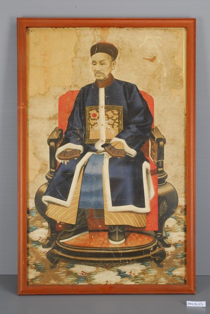 彩色坐姿男祖先畫像 (共1張)