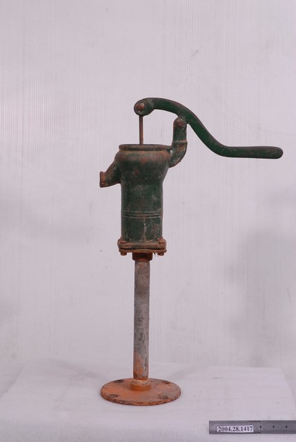 小型手壓式汲水泵浦 (共3張)