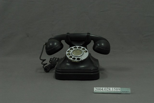 撥盤式自動電話桌機 (共3張)