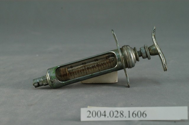 金屬製注射器及玻璃管 (共6張)