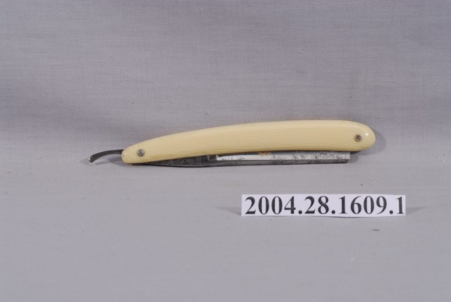 德國COWBOY牌象牙柄直式剃刀 (共12張)