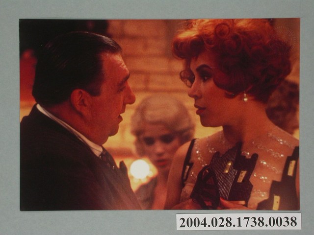 《百老匯上空子彈》電影劇照3 (共2張)