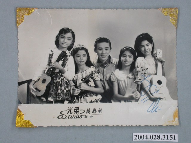 文夏與四姊妹合唱團明星照片 (共3張)