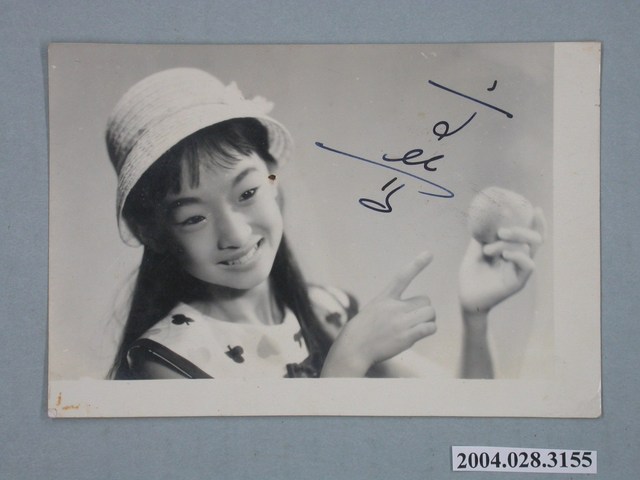 文鶯簽名照片 (共4張)