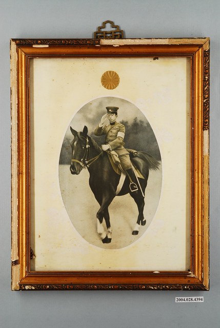 昭和天皇騎馬照 (共2張)