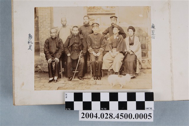 郭礼君等8人於麻豆公學校合照 (共2張)