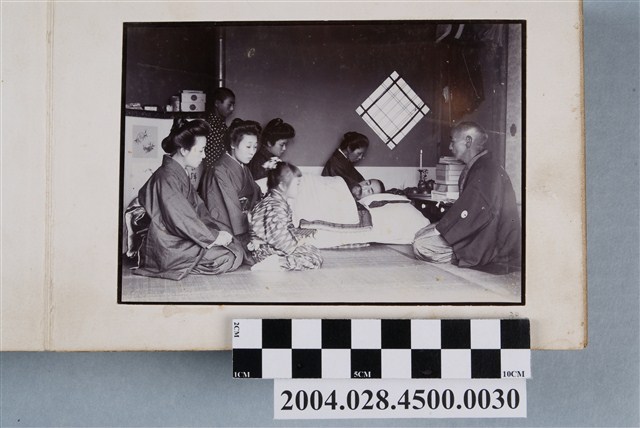 親屬與亡者合照 (共2張)