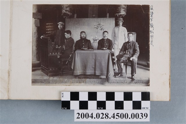 松田君等六人於後營分校合照 (共2張)