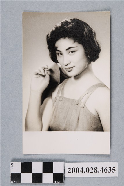 不詳女明星照片 (共2張)