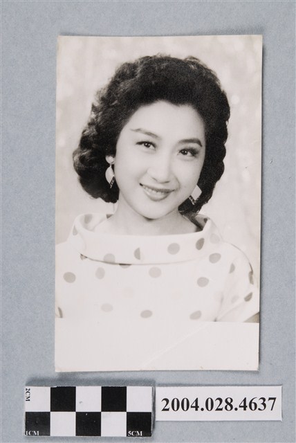 周曼華照片 (共2張)