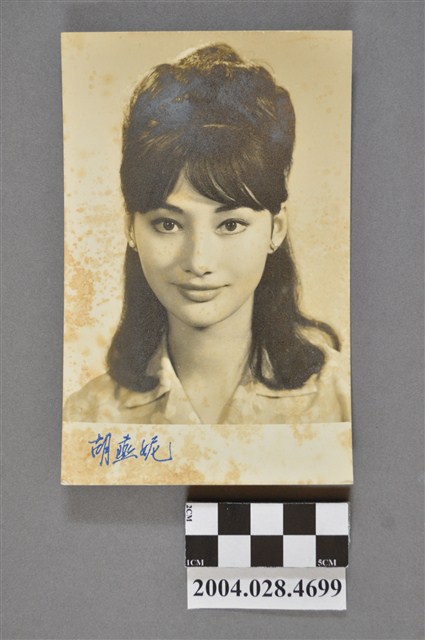 胡燕妮照片 (共2張)