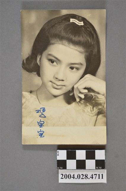 馮寶寶照片 (共2張)