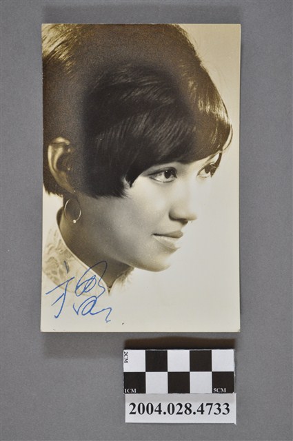 方盈照片 (共2張)