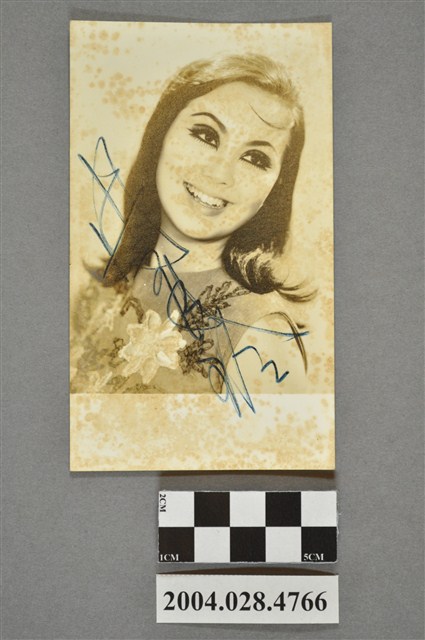 冉肖玲簽名照片 (共2張)