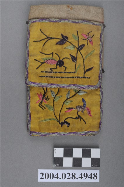 黃緞地草蟲蝴蝶彩繡褡褳 (共8張)