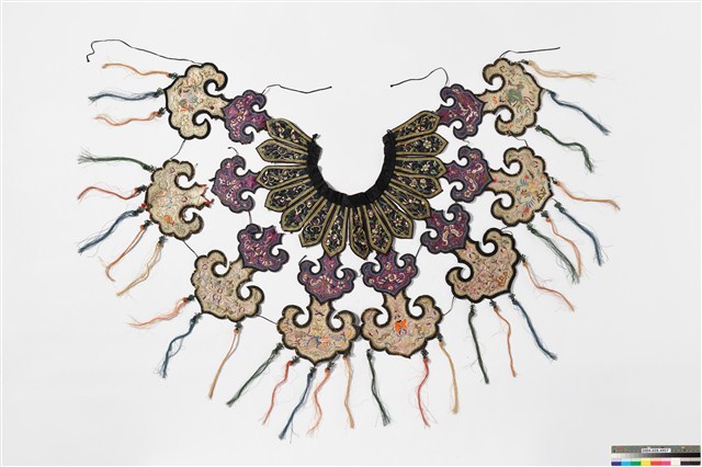 三色絲緞如意彩繡雲肩 (共7張)