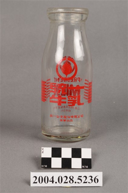 統一企業股份有限公司發行牛乳玻璃瓶 (共8張)
