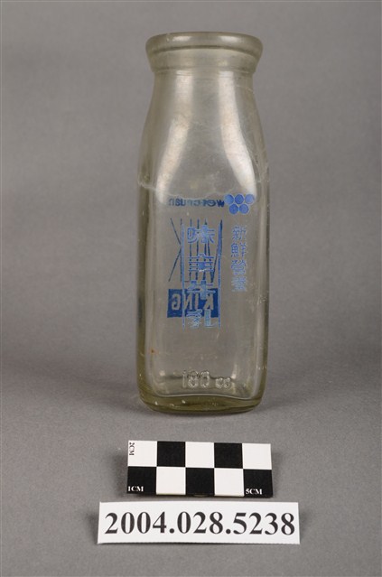 味全食品工業股份有限公司發行牛乳玻璃瓶 (共8張)