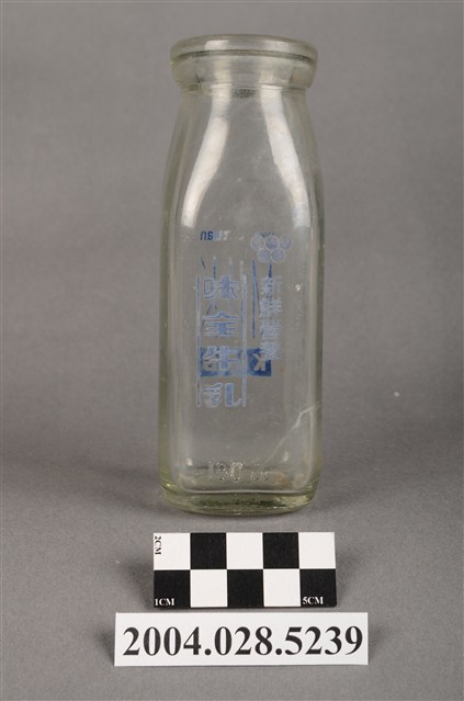 味全食品工業股份有限公司發行牛乳玻璃瓶 (共8張)