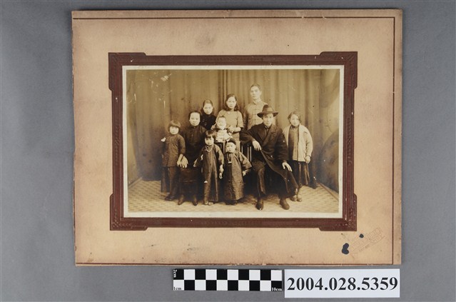 家族成員10人合照 (共2張)