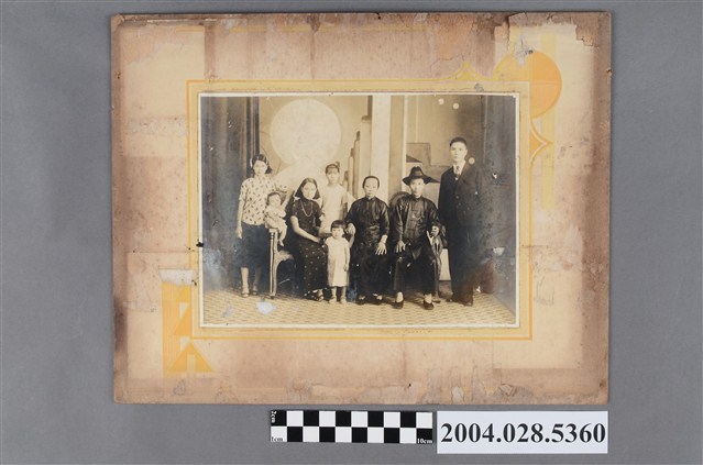 家族成員8人合照 (共2張)