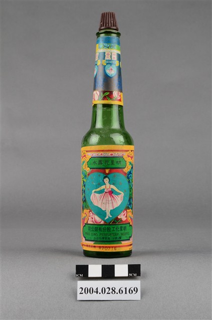 明星化工股份有限公司製造明星花露水 (共8張)