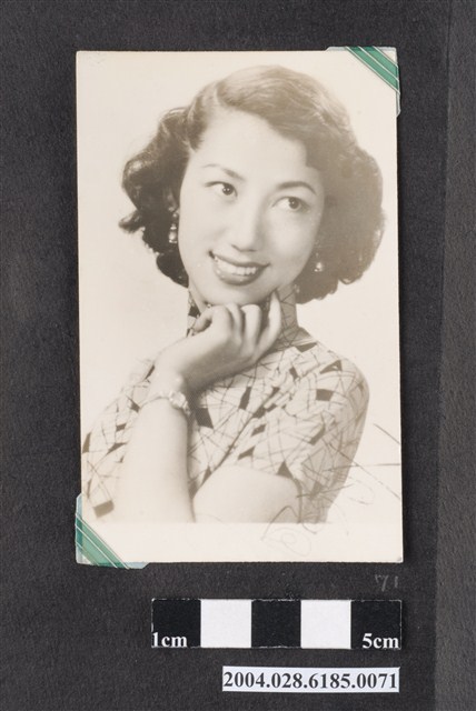 黃曼明星沙龍照 (共4張)