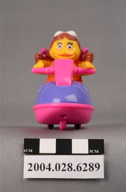 麥當勞大鳥姐姐水上飛快車玩具 (共9張)