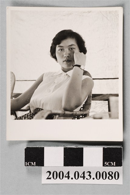 女子獨照 (共2張)