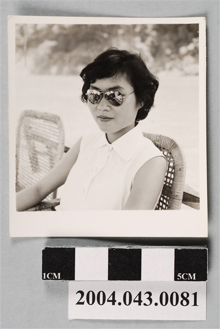 女子獨照 (共2張)