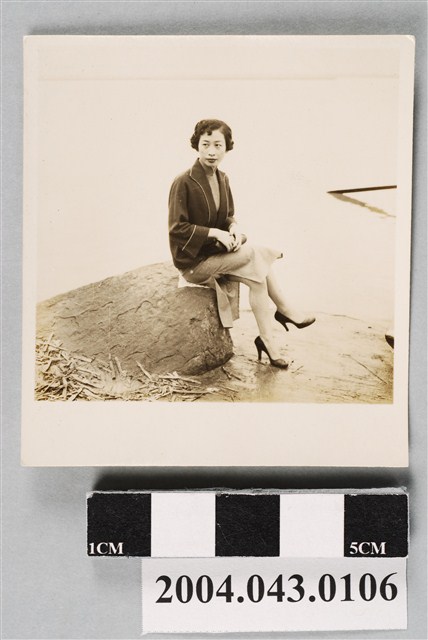 女子獨照 (共2張)