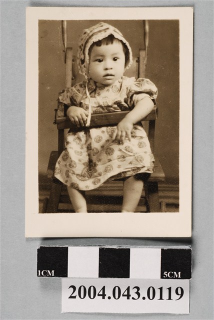 女童獨照 (共2張)