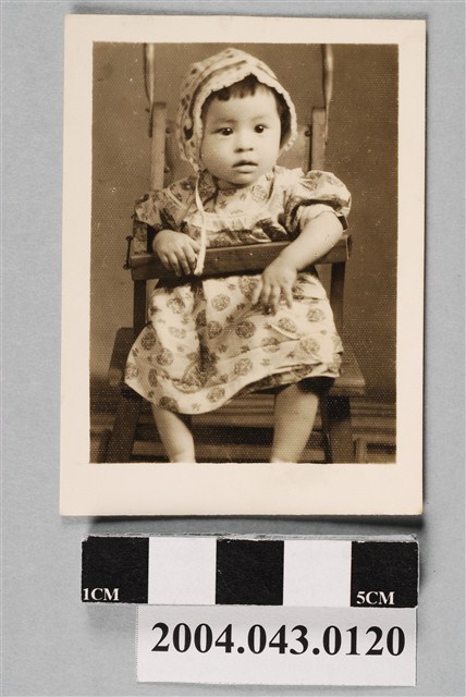 女童獨照 (共2張)