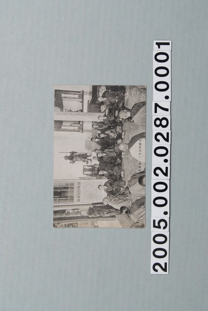 獅頭山坐禪問法中的僧尼 (共1張)