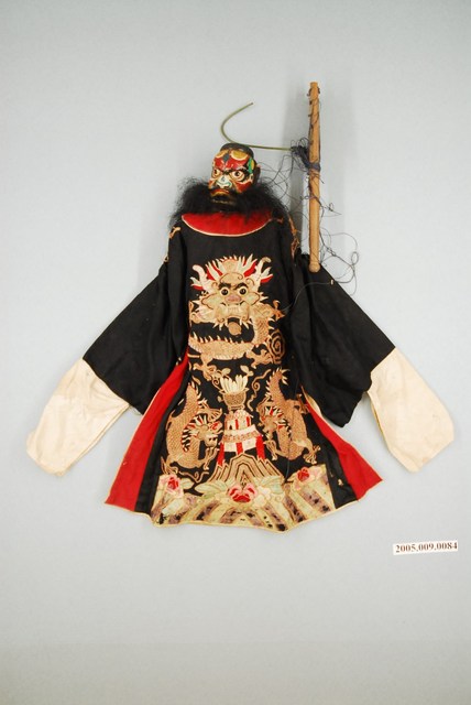 傀儡戲之淨角戲偶著黑色蟒袍 (共2張)