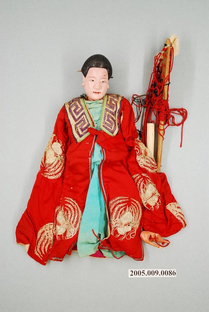 傀儡戲之旦角戲偶著紅色披衣 (共2張)