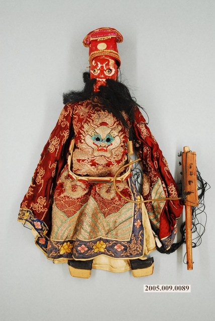 傀儡戲之淨角戲偶著紅色蟒袍 (共2張)