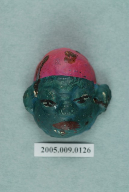 土黏香戲偶戴紅帽藍面人像偶頭半成品 (共2張)