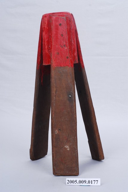 子弟戲道具木製三腳立架 (共4張)