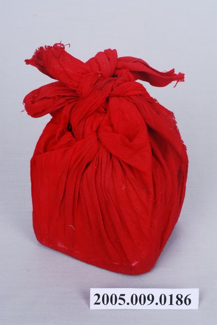 子弟戲道具紅布包裏大印 (共2張)