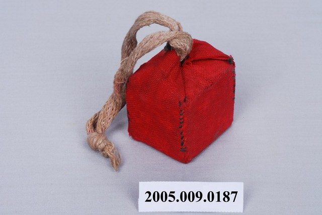 子弟戲道具帶繩紅布包裏小印 (共3張)