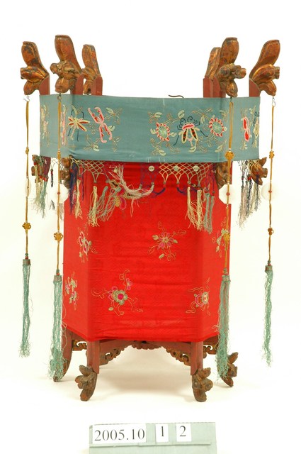 吉祥花蟲繡紋宮燈 (共1張)