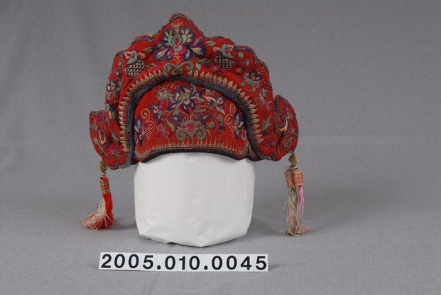 大紅底彩繡狀元帽 (共8張)