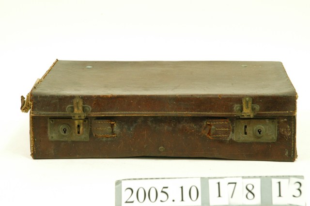 閹豬工具組之皮箱 (共4張)