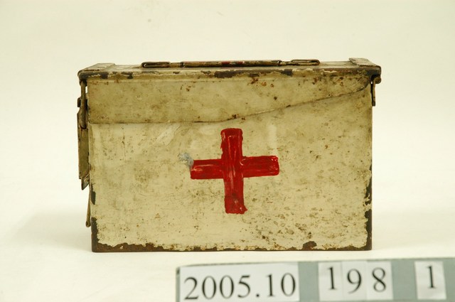 鐵製紅十字醫藥箱 (共6張)