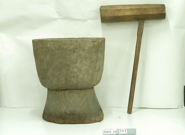 縮腰式大型木杵臼組 (共1張)