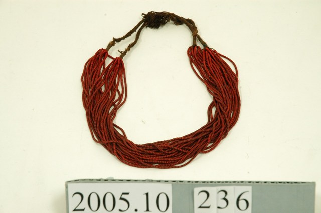 臺灣原住民紅色琉璃珠複串項飾 (共3張)