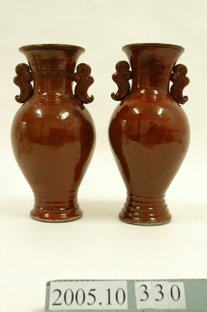 南投窯褐釉雲耳花瓶組 (共1張)