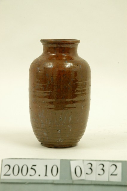 南投窯陶製褐釉花器 (共1張)