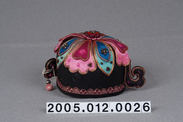 黑地盤金珠飾童帽 (共7張)